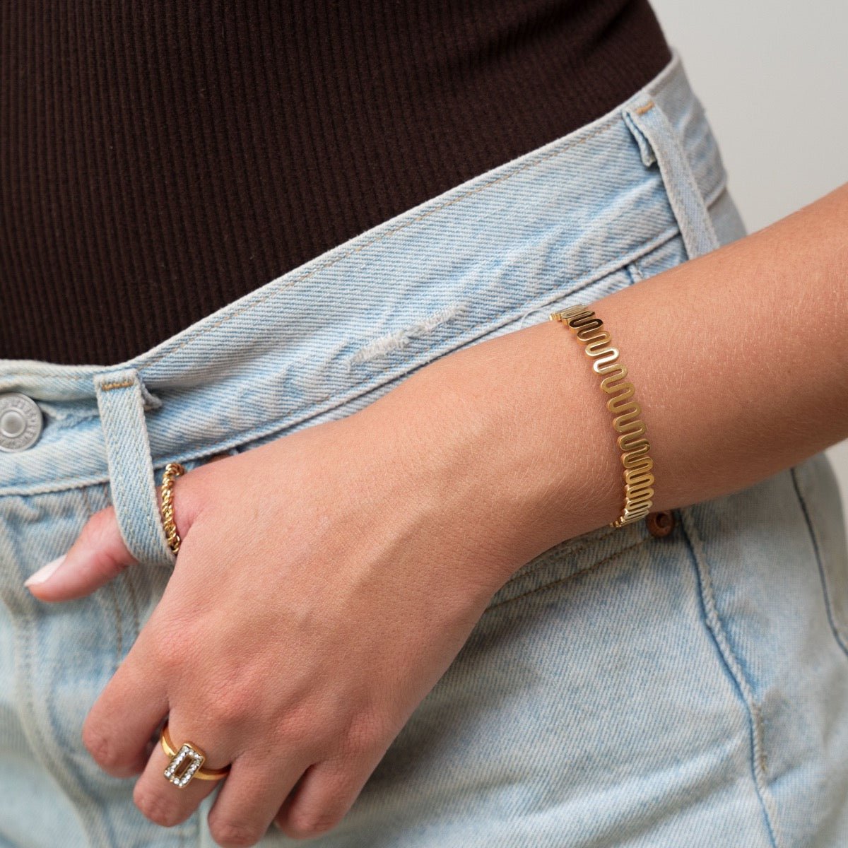 Bangle Zig Zag Cuff Bracelet 18K Gold-Plated in 18K gold-plated – Meiva bracelet view 3