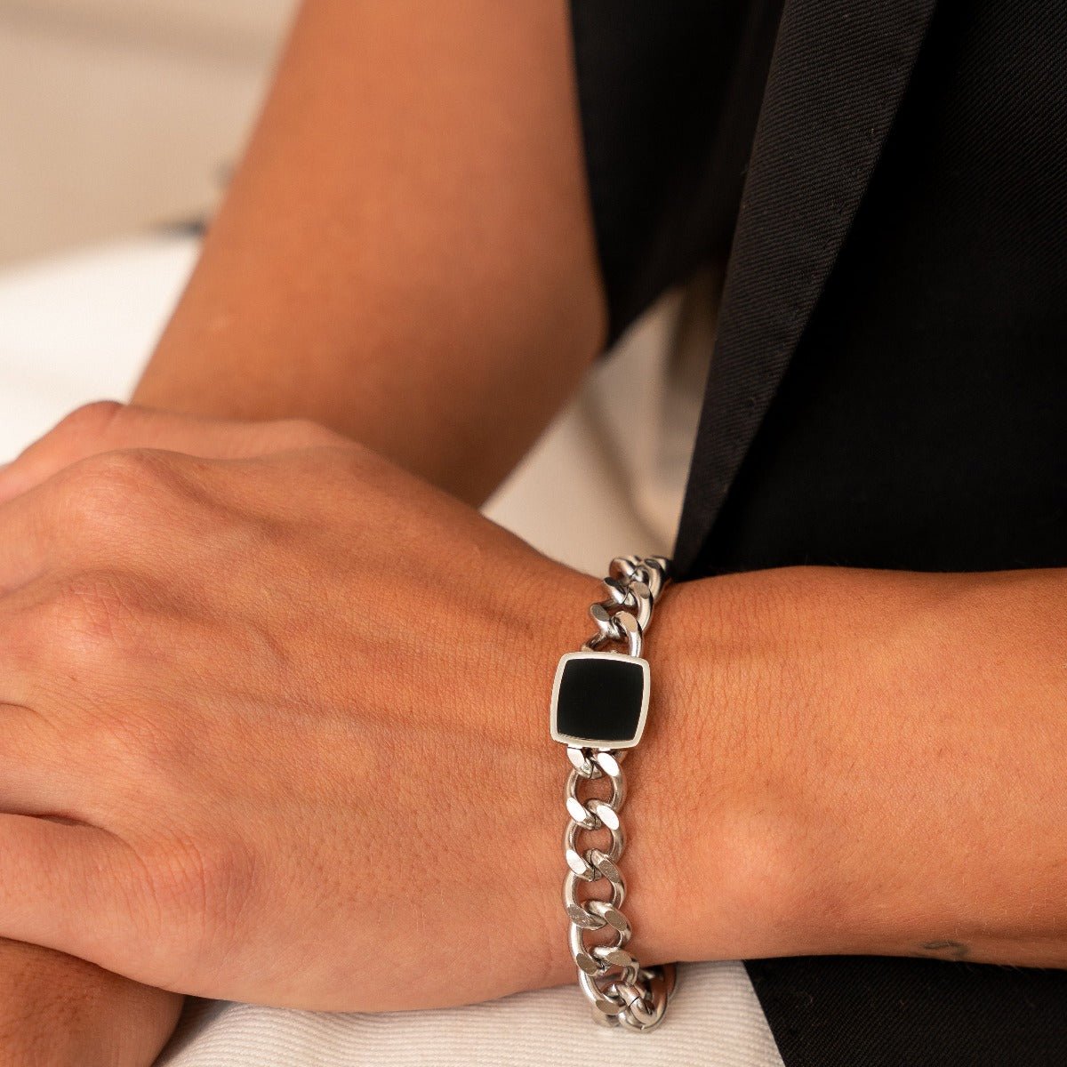 Bracelet Chain with Onyx Pendant Silver – Meiva necklace view 4