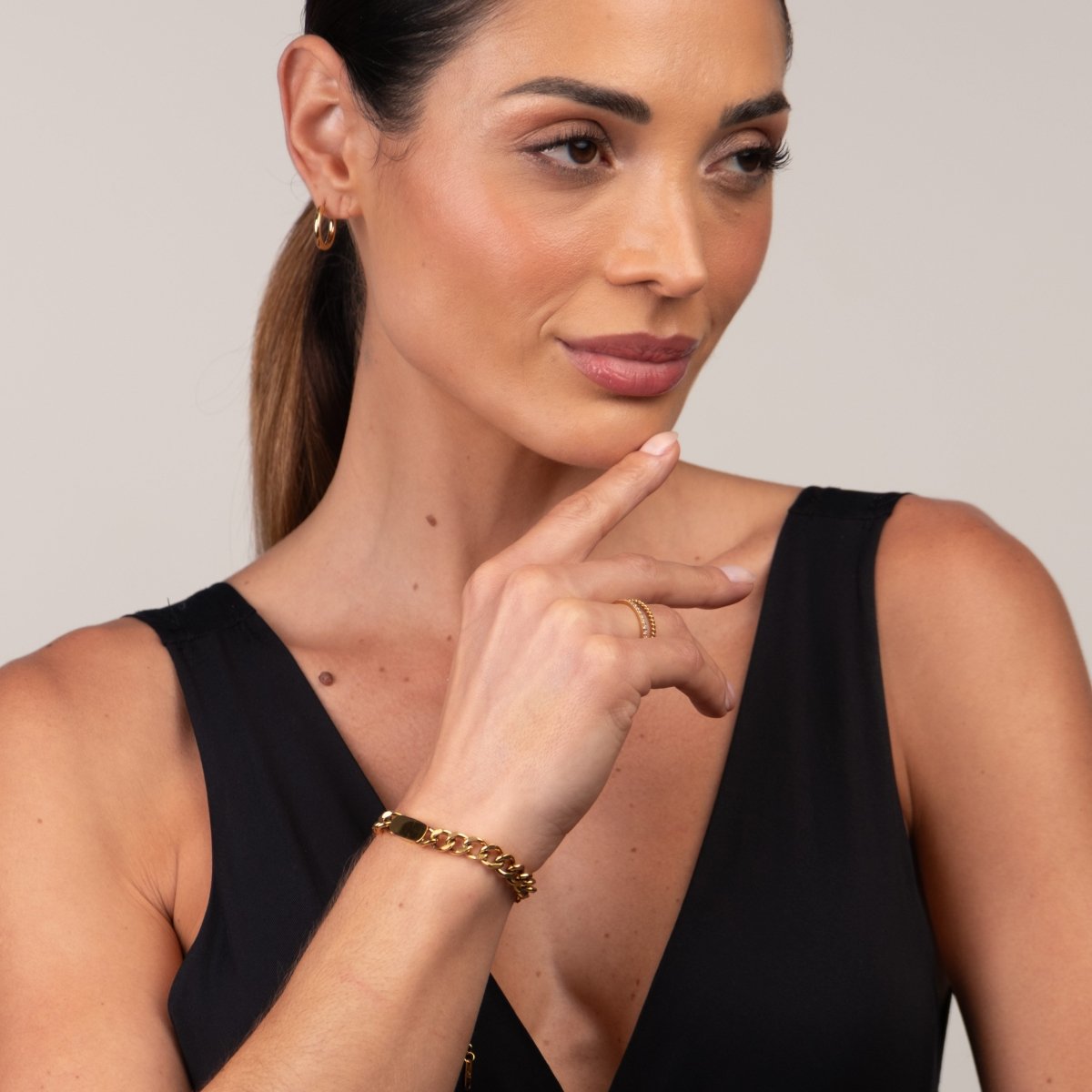 Bracelet Chain with Rectangular Pendant 18K Gold-Plated in 18K gold-plated – Meiva necklace view 7