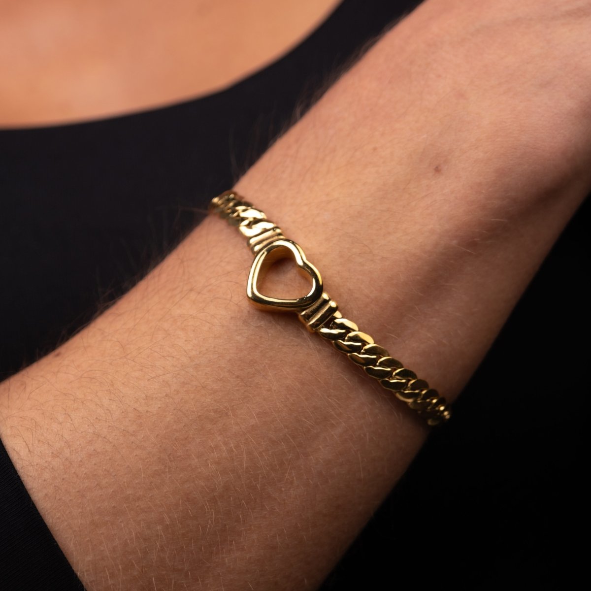 Bracelet Minimalist Heart 18K Gold-Plated in 18K gold-plated – Meiva bracelet view 4