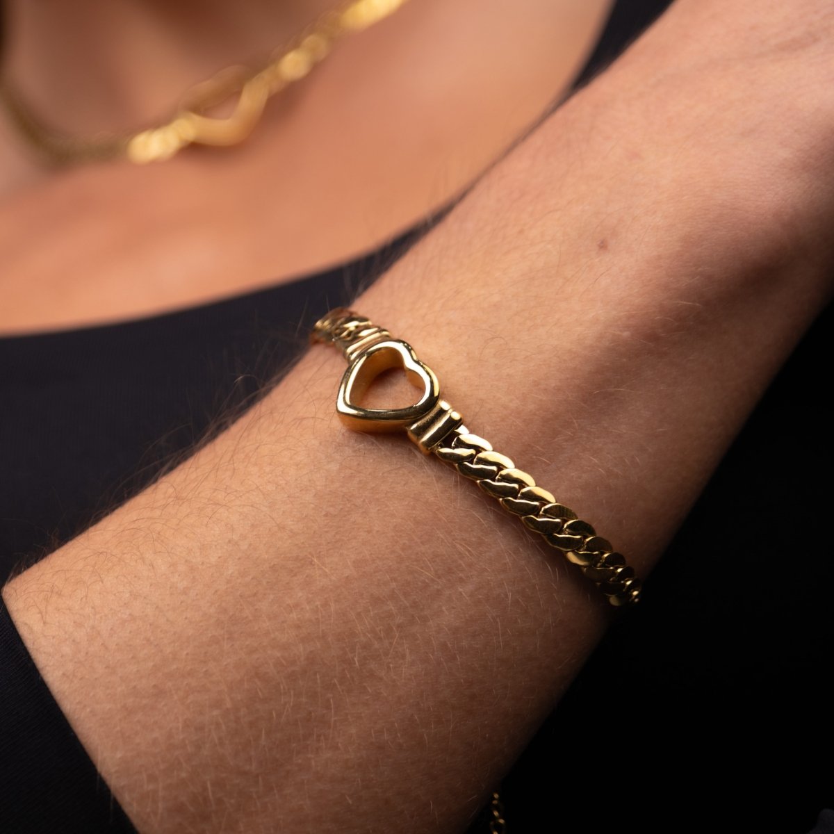 Bracelet Minimalist Heart 18K Gold-Plated in 18K gold-plated – Meiva bracelet view 5