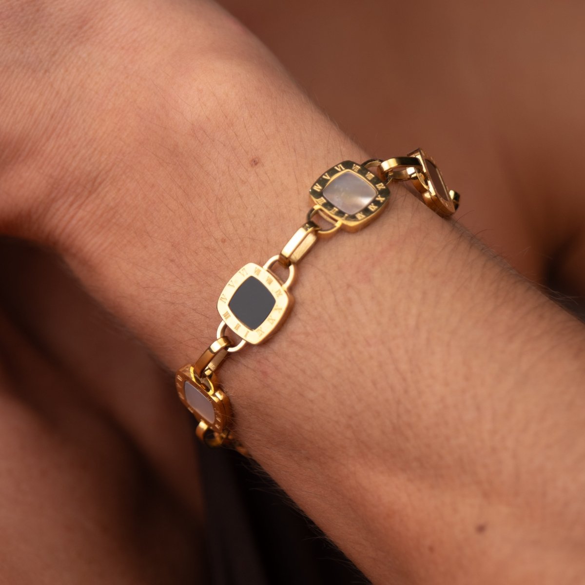 Bracelet Mono Square 18K Gold Plated in 18K gold-plated – Meiva bracelet view 2