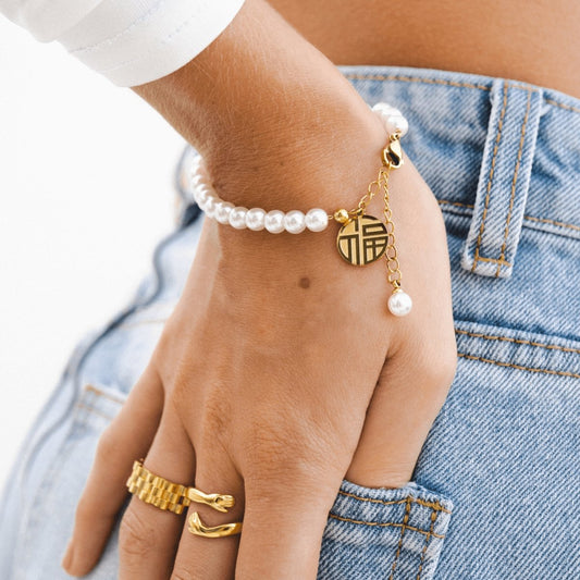 Bracelet Pearl with Charm 18K Gold-Plated in 18K gold-plated, pearl – Meiva bracelet view 2