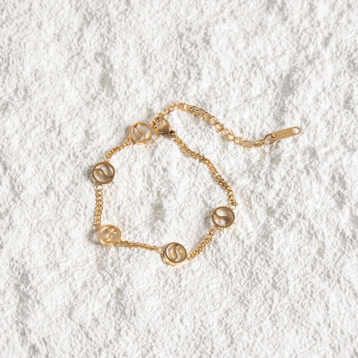 Bracelet Sierra Pendant 18K Gold Plated in 18K gold-plated – Meiva bracelet view 3
