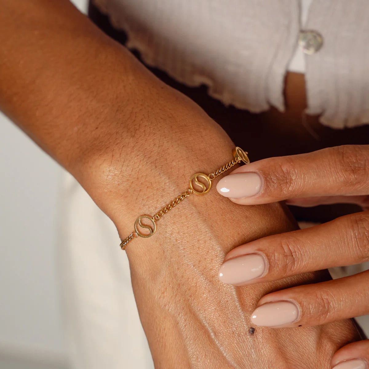 Bracelet Sierra Pendant 18K Gold Plated in 18K gold-plated – Meiva bracelet view 4
