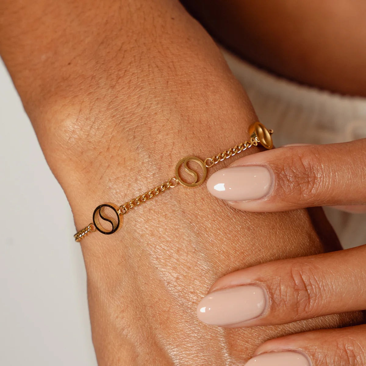 Bracelet Sierra Pendant 18K Gold Plated in 18K gold-plated – Meiva bracelet view 5