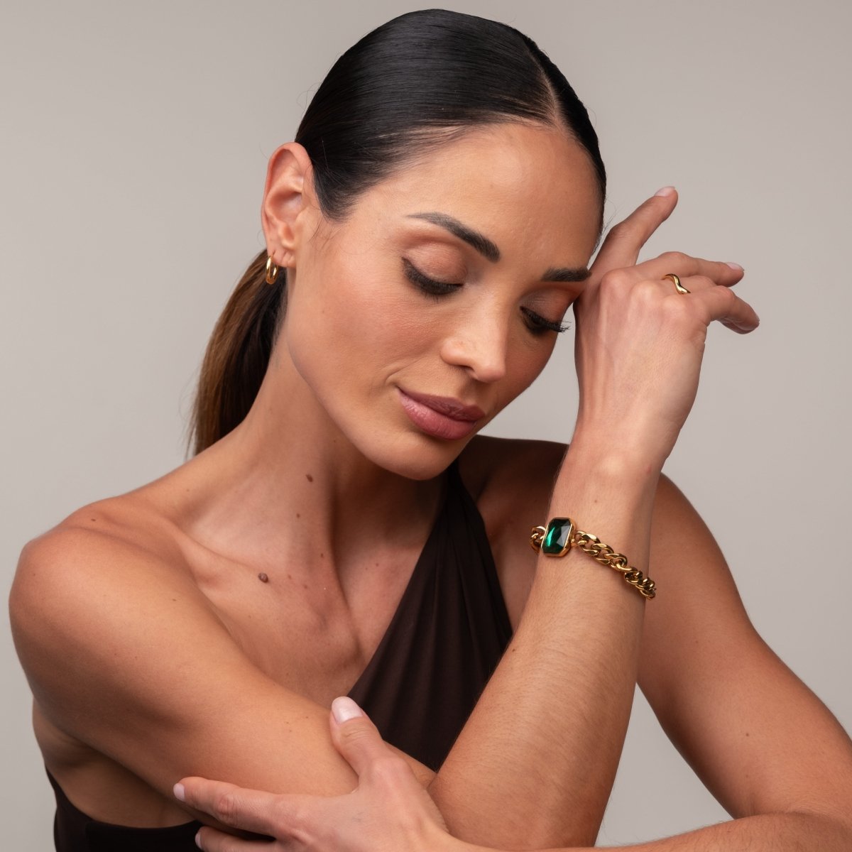 Bracelet Rich Emerald Green Stone 18K Gold-Plated in 18K gold-plated – Meiva bracelet view 4