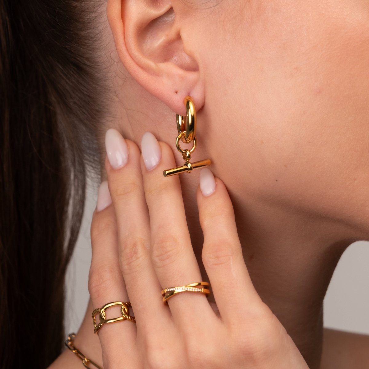 Earrings T-Bar 18K Gold-Plated in 18K gold-plated – Meiva earrings view 3