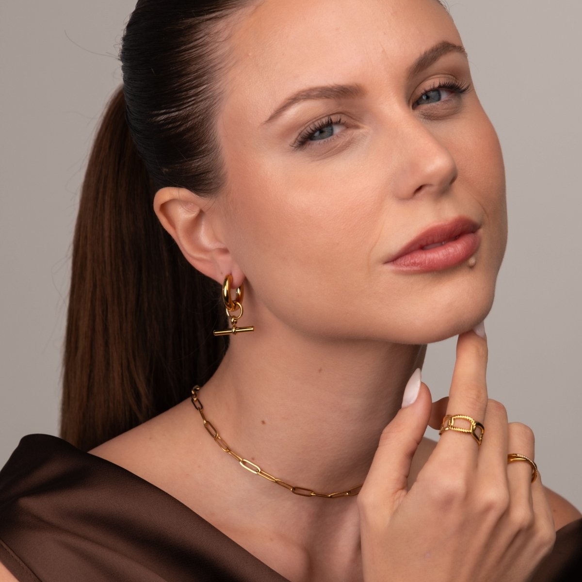 Earrings T-Bar 18K Gold-Plated in 18K gold-plated – Meiva earrings view 5