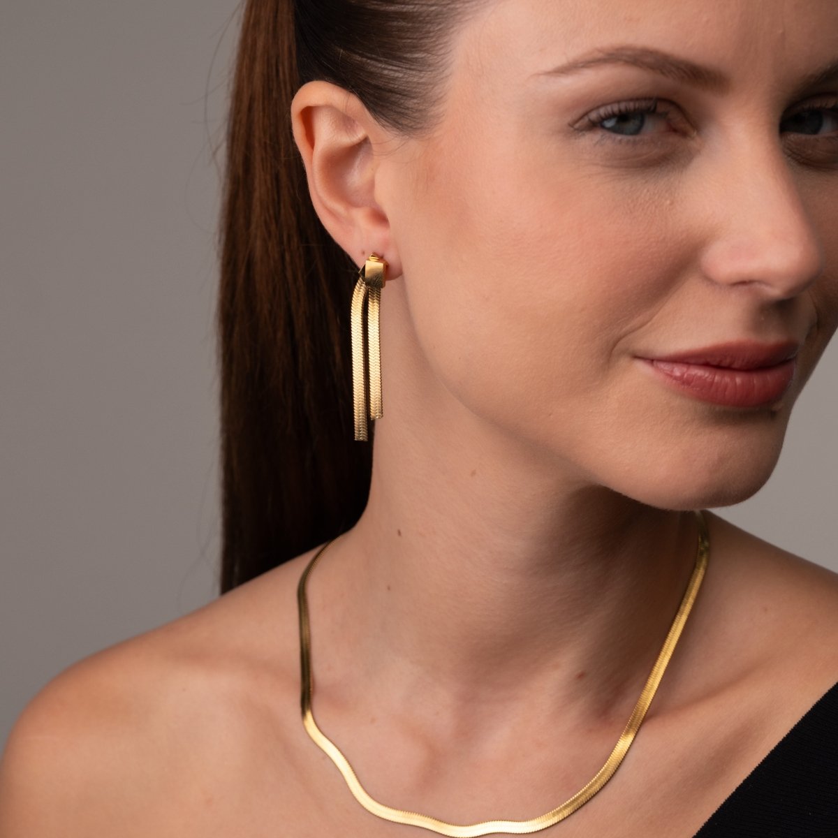 Earrings Catarina Metal Mesh 18K Gold Plated in 18K gold-plated – Meiva earrings view 3