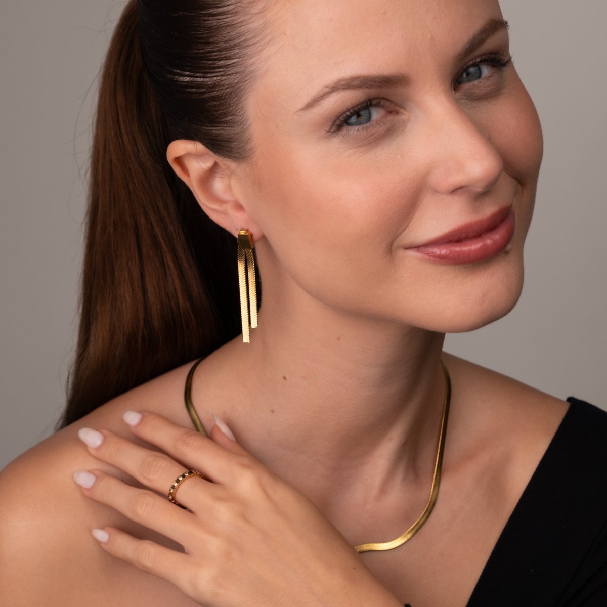 Earrings Catarina Metal Mesh 18K Gold Plated in 18K gold-plated – Meiva earrings view 4