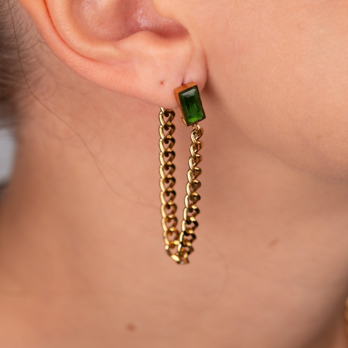 Earrings Elisabeth Chain with Emerald Cubic Zirconia 18K Gold Plated in 18K gold-plated, zirconia – Meiva earrings view 2