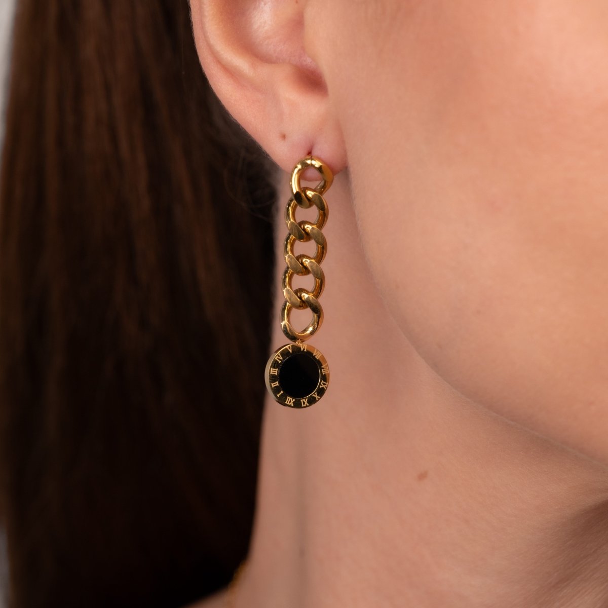 Earrings Glamour Chain with Onyx Stone 18K Gold Plated in 18K gold-plated – Meiva earrings view 3