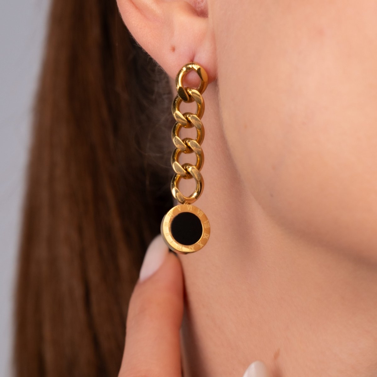 Earrings Glamour Chain with Onyx Stone 18K Gold Plated in 18K gold-plated – Meiva earrings view 5