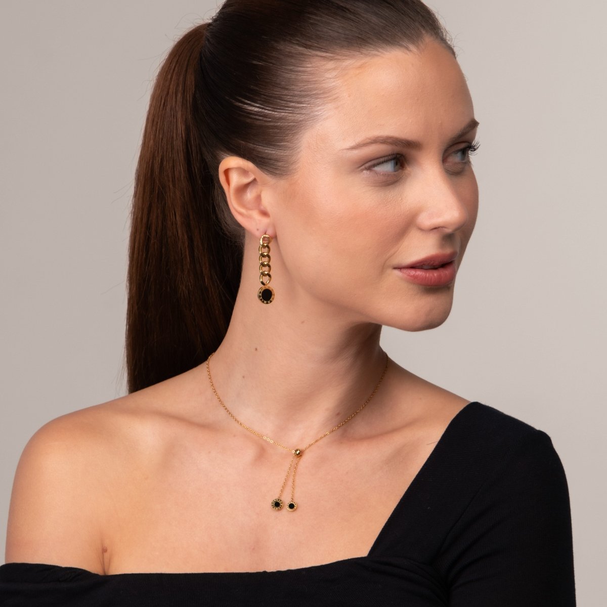 Earrings Glamour Chain with Onyx Stone 18K Gold Plated in 18K gold-plated – Meiva earrings view 6