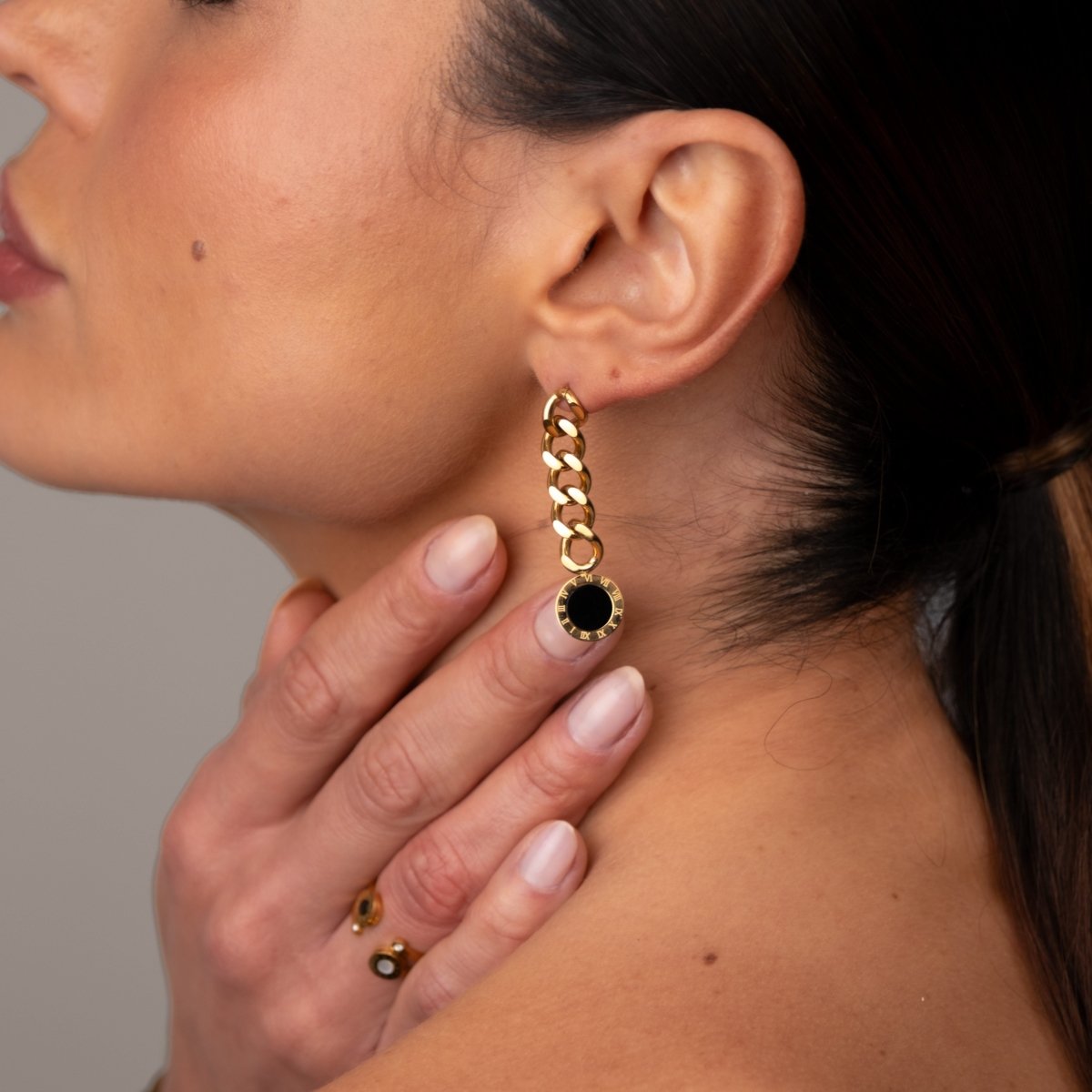 Earrings Glamour Chain with Onyx Stone 18K Gold Plated in 18K gold-plated – Meiva earrings view 9