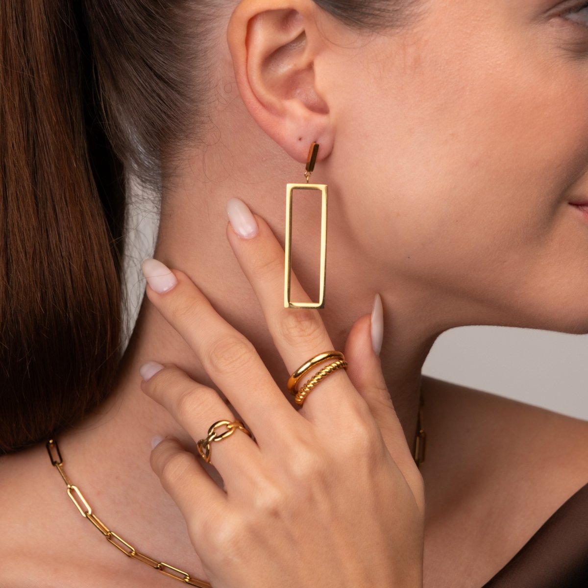Earrings Diana Geometric Rectangular 18K Gold-Plated in 18K gold-plated – Meiva earrings view 3