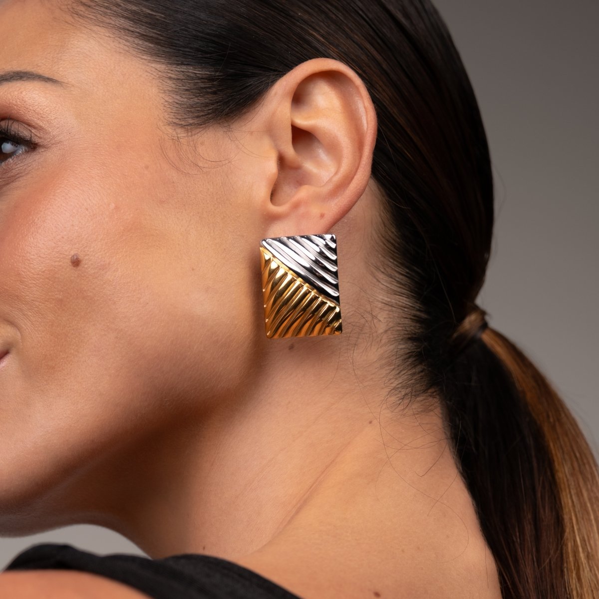 Earrings Dual Square Two-Tone Gold and Silver – Meiva earrings view 3