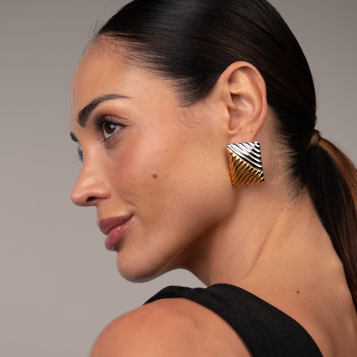 Earrings Dual Square Two-Tone Gold and Silver – Meiva earrings view 4