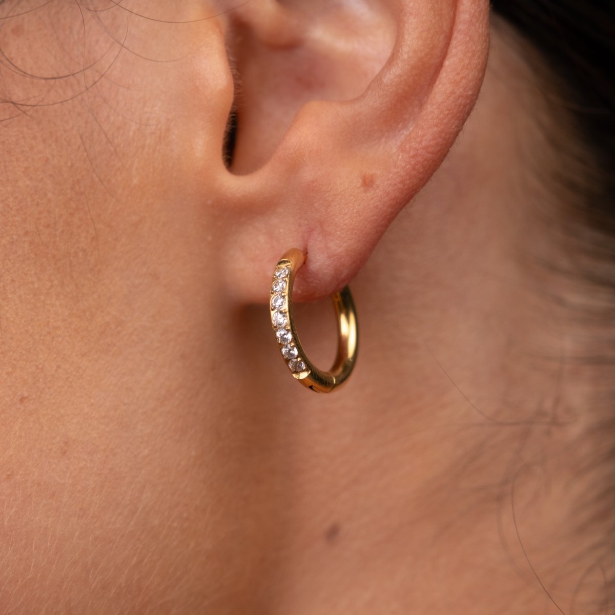 Hoop Earrings Arielle Hoop Earrings 18K Gold Plated in 18K gold-plated – Meiva earrings view 3