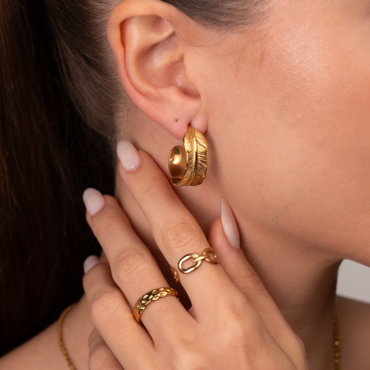 Hoop Earrings Atena Hoop Earrings 18K Gold Plated in 18K gold-plated – Meiva earrings view 4