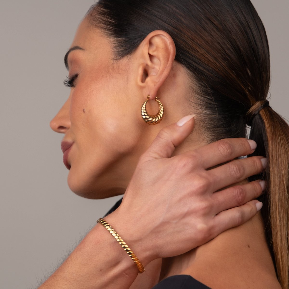Hoop Earrings Croissant Hoop Earrings 18K Gold-Plated in 18K gold-plated – Meiva earrings view 6