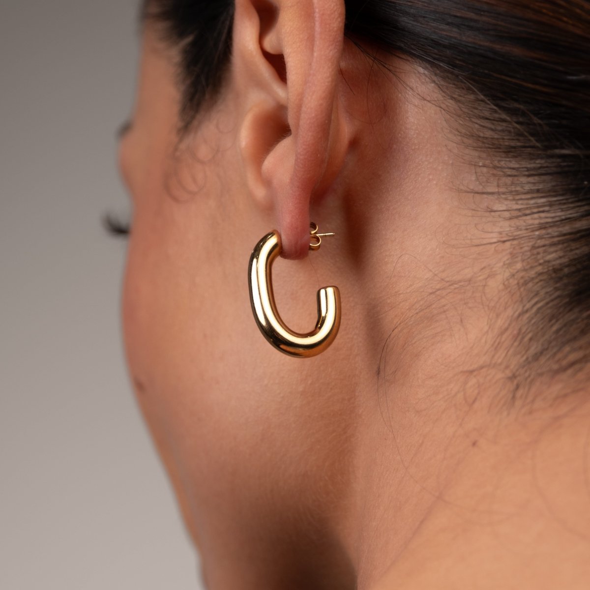 Hoop Earrings Isabella Mesh Hoop Earrings 18K Gold Plated in 18K gold-plated – Meiva earrings view 10