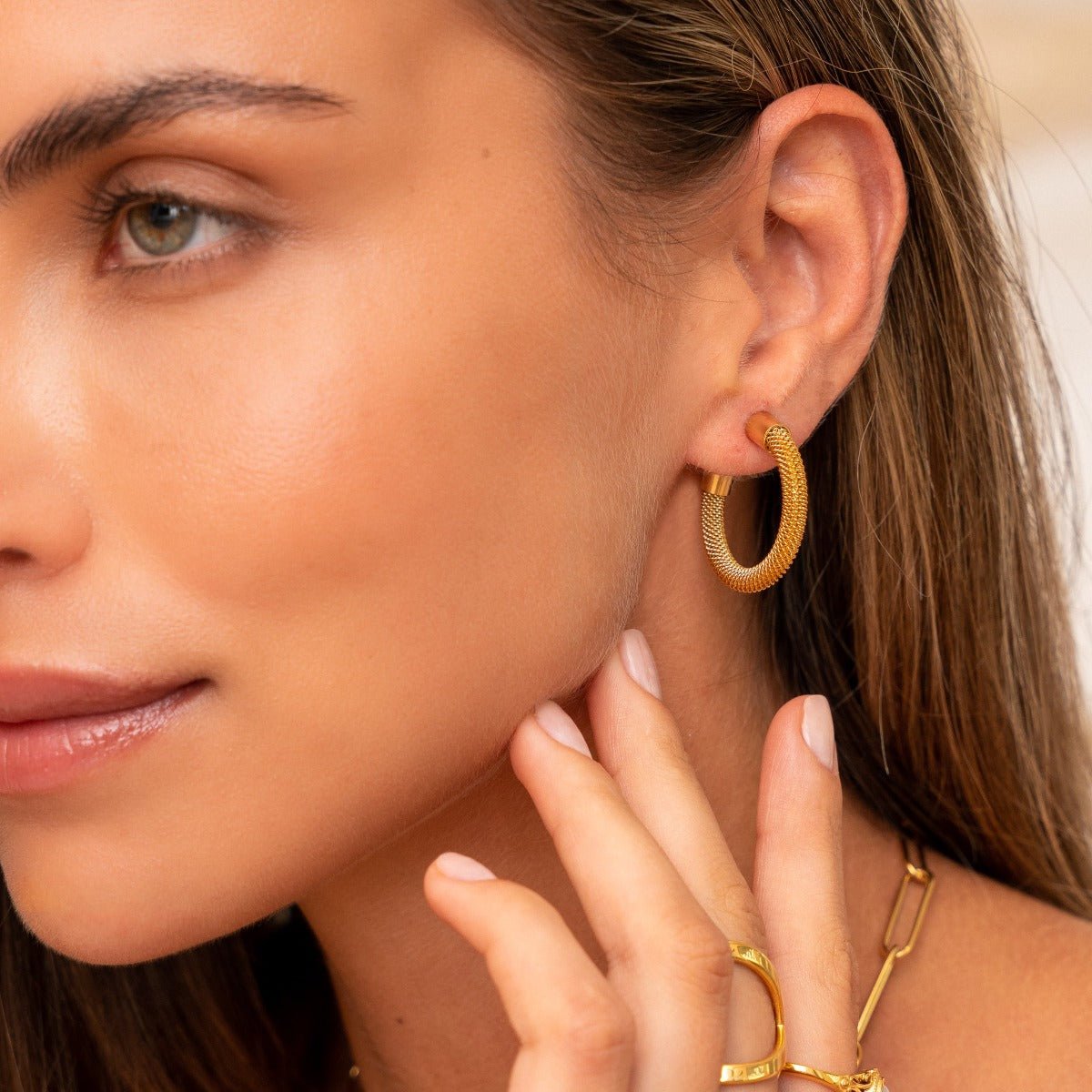 Hoop Earrings Isabella Mesh Hoop Earrings 18K Gold Plated in 18K gold-plated – Meiva earrings view 2
