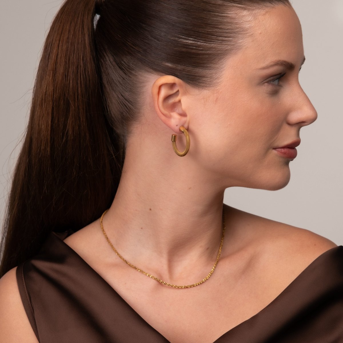 Hoop Earrings Isabella Mesh Hoop Earrings 18K Gold Plated in 18K gold-plated – Meiva earrings view 6
