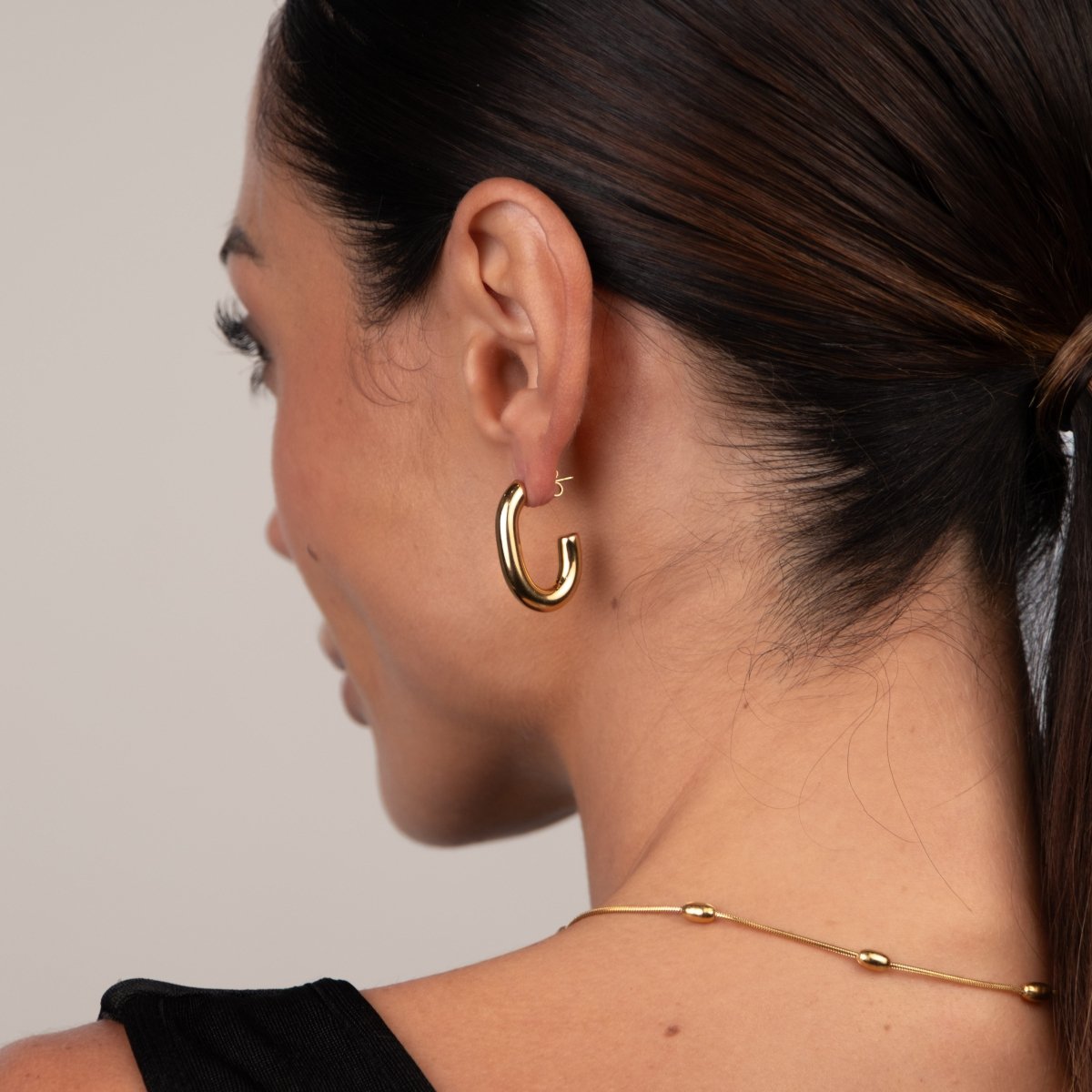 Hoop Earrings Isabella Mesh Hoop Earrings 18K Gold Plated in 18K gold-plated – Meiva earrings view 8