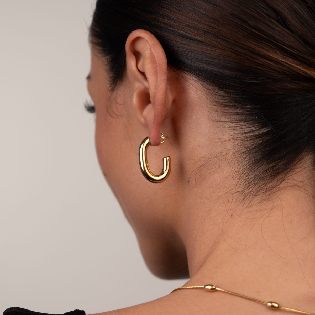 Hoop Earrings Isabella Mesh Hoop Earrings 18K Gold Plated in 18K gold-plated – Meiva earrings view 9