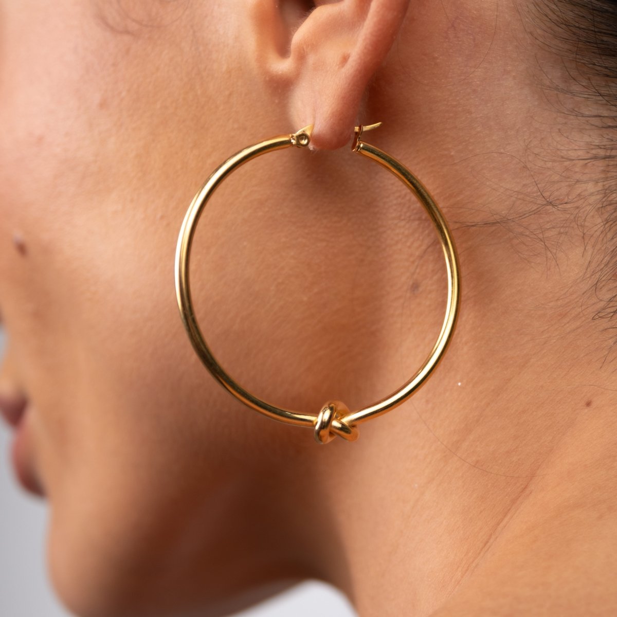 Hoop Earrings Central Knot Hoop Earrings 18K Gold Plated in 18K gold-plated – Meiva earrings view 3