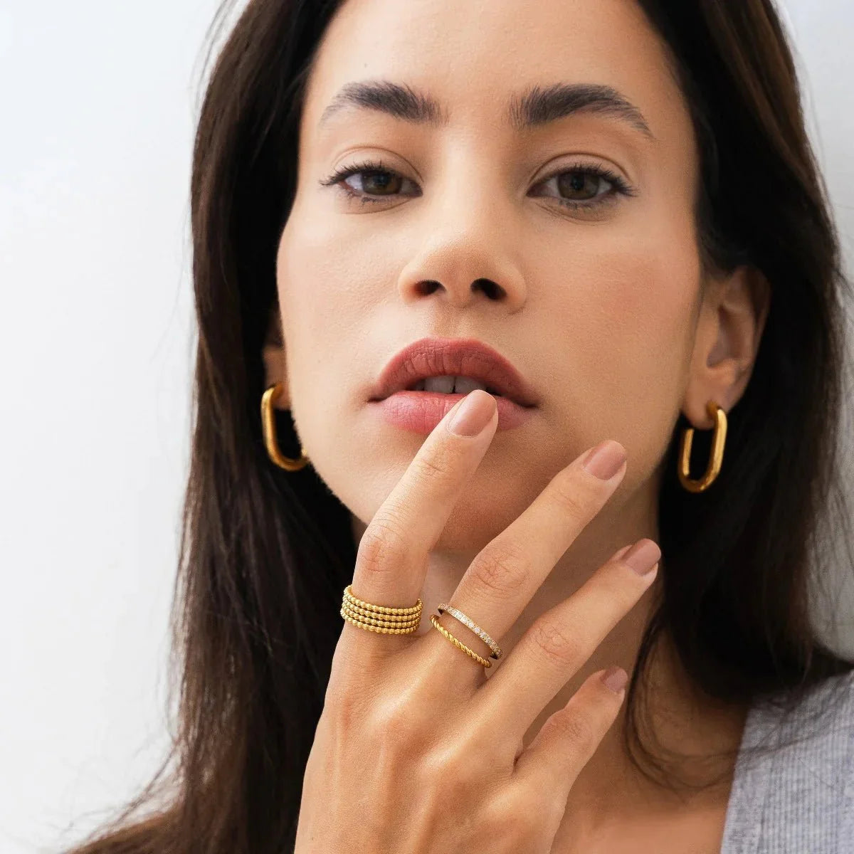 Hoop Earrings Piper Hoop Earrings 18K Gold-Plated in 18K gold-plated – Meiva earrings view 3