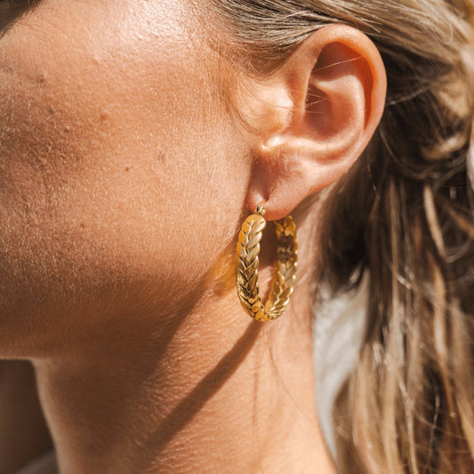 Hoop Earrings Pompeia Hoop Earrings 18K Gold-Plated in 18K gold-plated – Meiva earrings view 2