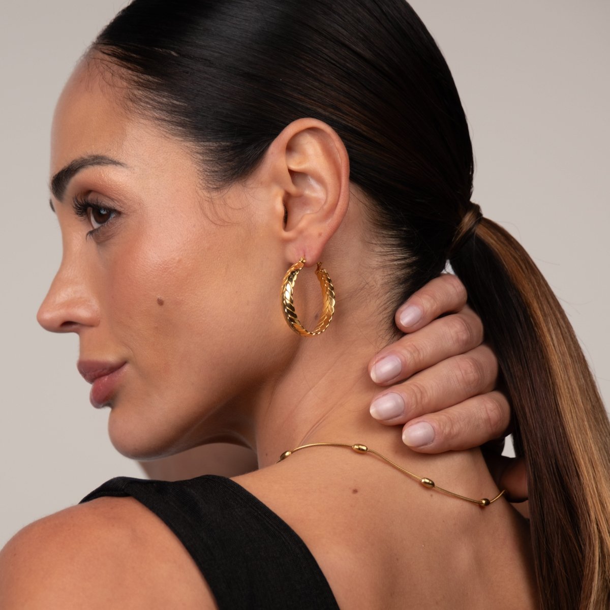 Hoop Earrings Pompeia Hoop Earrings 18K Gold-Plated in 18K gold-plated – Meiva earrings view 8