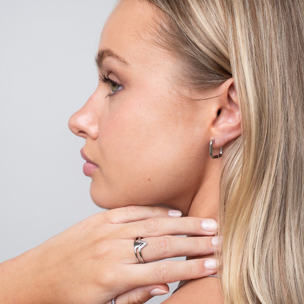 Hoop Earrings Square Hoop Earrings Silver – Meiva earrings view 2