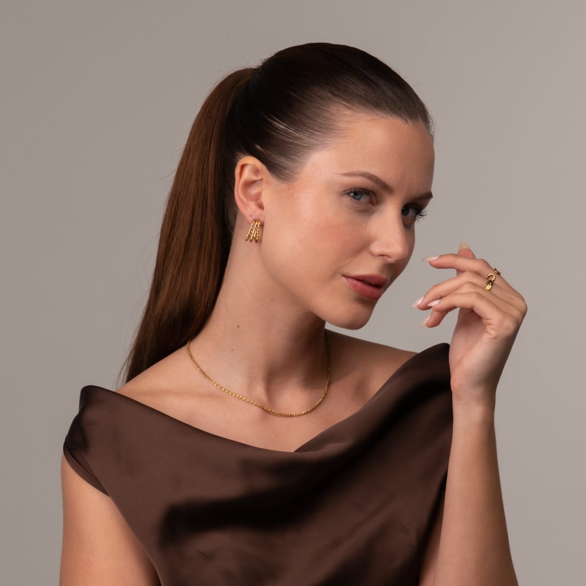 Hoop Earrings Square Hoop Earrings 18K Gold-Plated in 18K gold-plated – Meiva earrings view 11