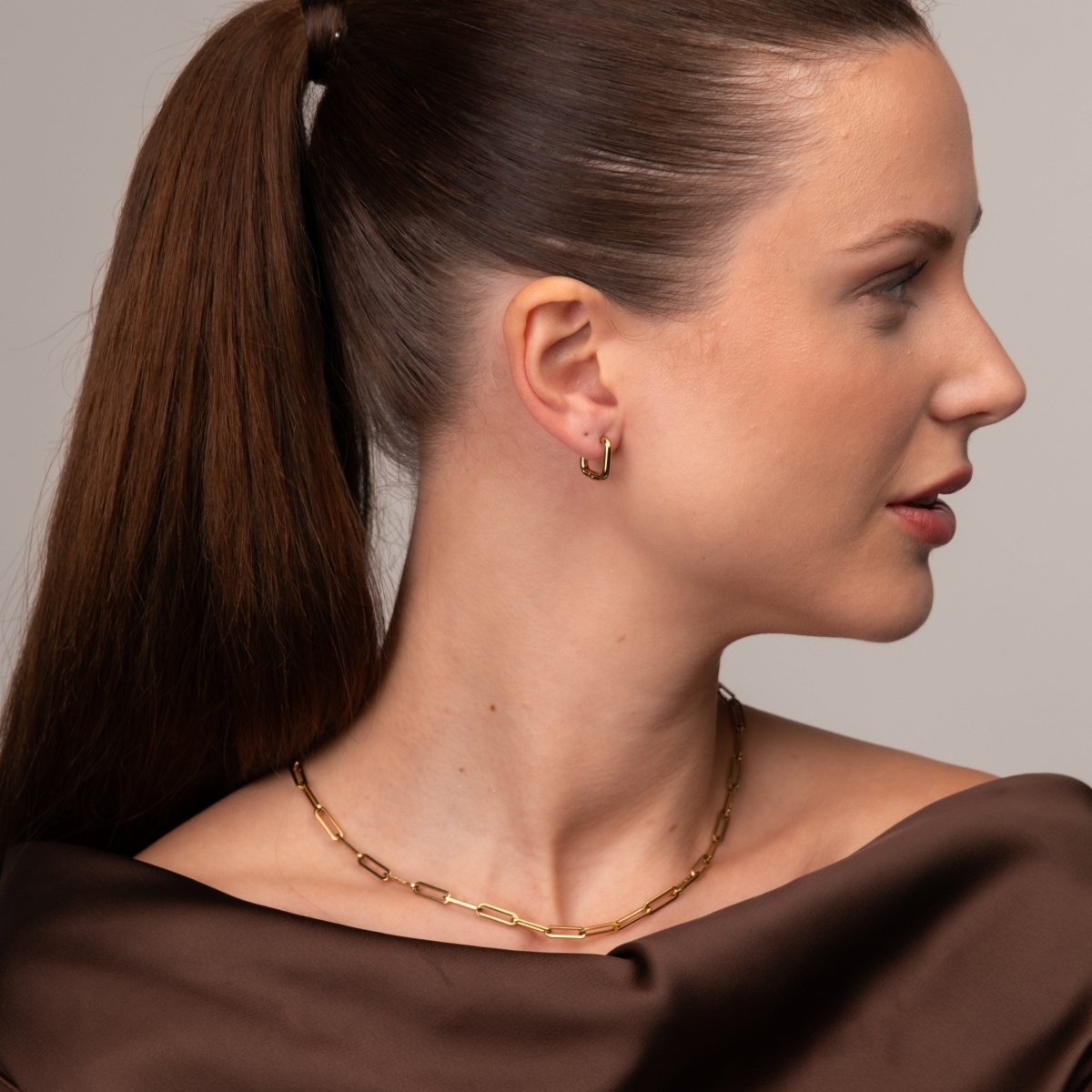 Hoop Earrings Square Hoop Earrings 18K Gold-Plated in 18K gold-plated – Meiva earrings view 5