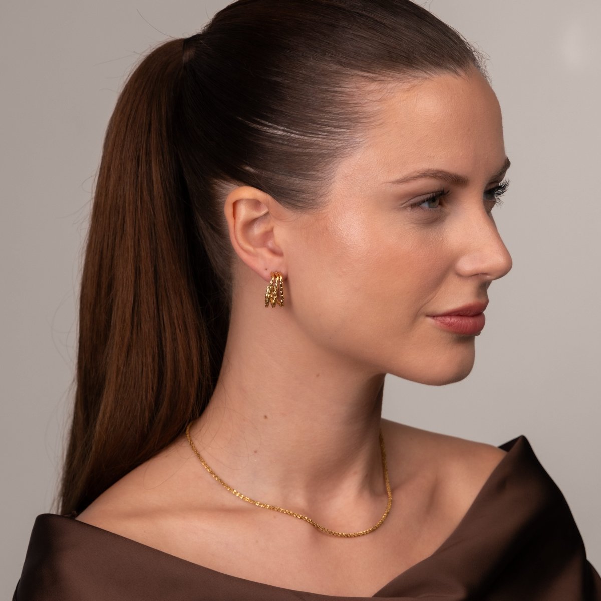 Hoop Earrings Square Hoop Earrings 18K Gold-Plated in 18K gold-plated – Meiva earrings view 6