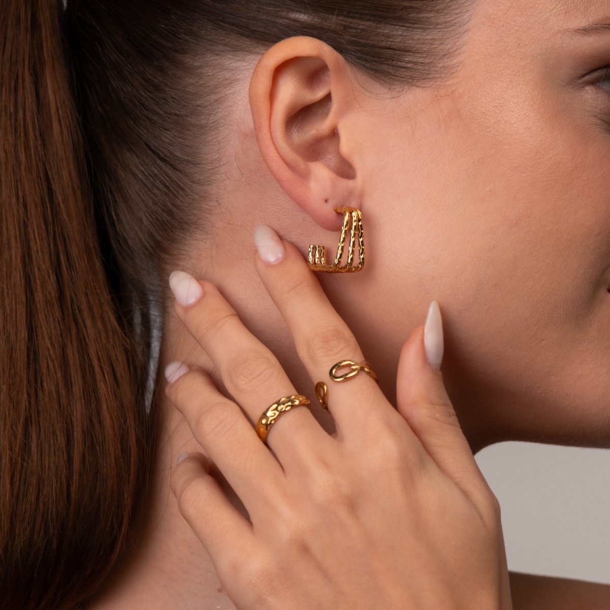 Hoop Earrings Square Hoop Earrings 18K Gold-Plated in 18K gold-plated – Meiva earrings view 8