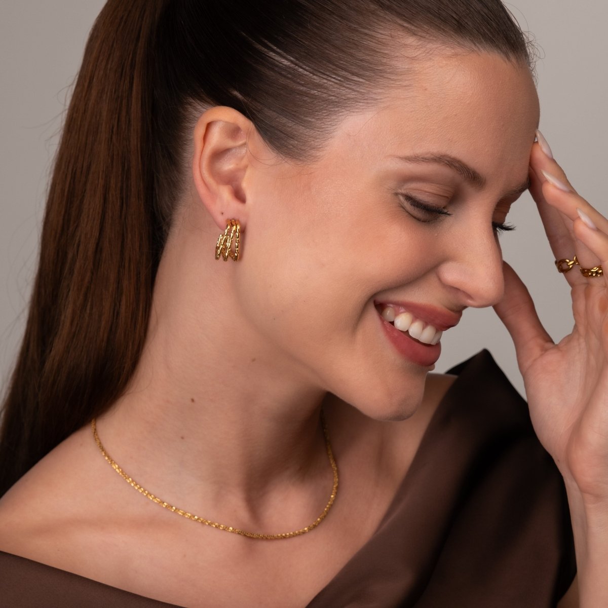 Hoop Earrings Square Hoop Earrings 18K Gold-Plated in 18K gold-plated – Meiva earrings view 9