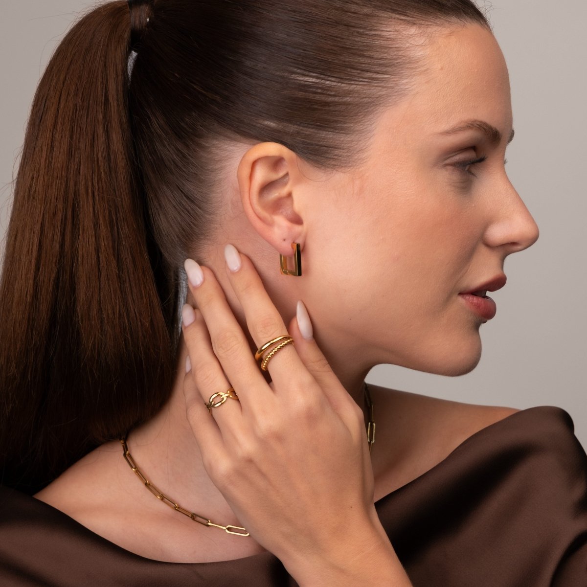 Hoop Earrings Leonor Square Hoop Earrings 18K Gold-Plated in 18K gold-plated – Meiva earrings view 8