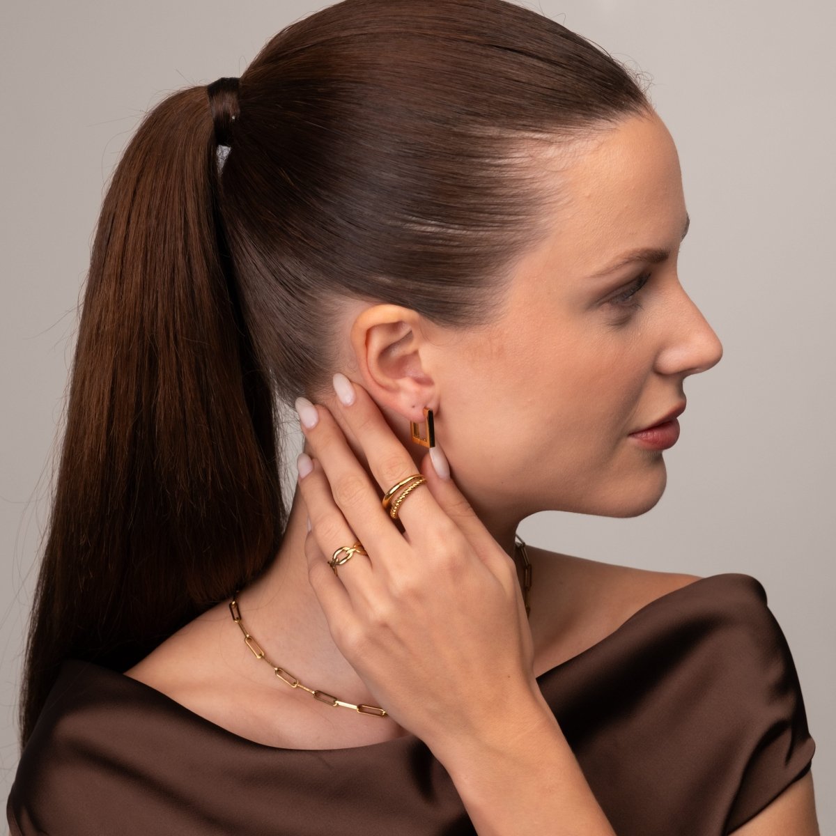 Hoop Earrings Leonor Square Hoop Earrings 18K Gold-Plated in 18K gold-plated – Meiva earrings view 9
