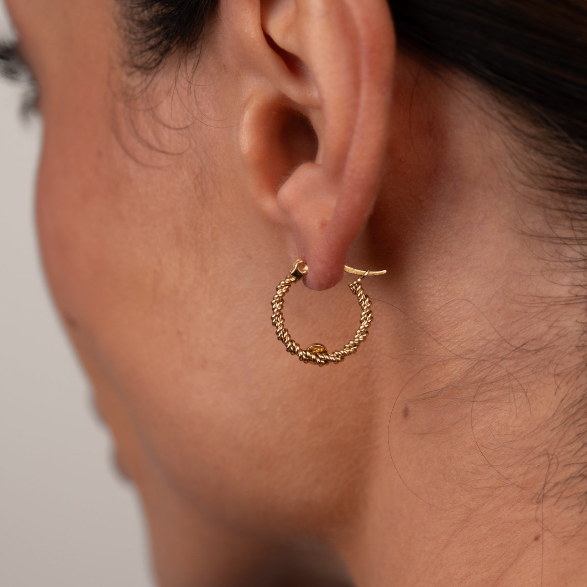 Hoop Earrings Textured Hoop Earring Gold Plated 18K in 18K gold-plated – Meiva earrings view 11