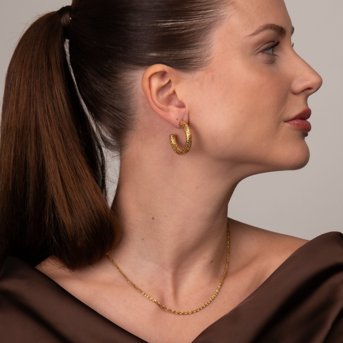 Hoop Earrings Textured Hoop Earring Gold Plated 18K in 18K gold-plated – Meiva earrings view 7