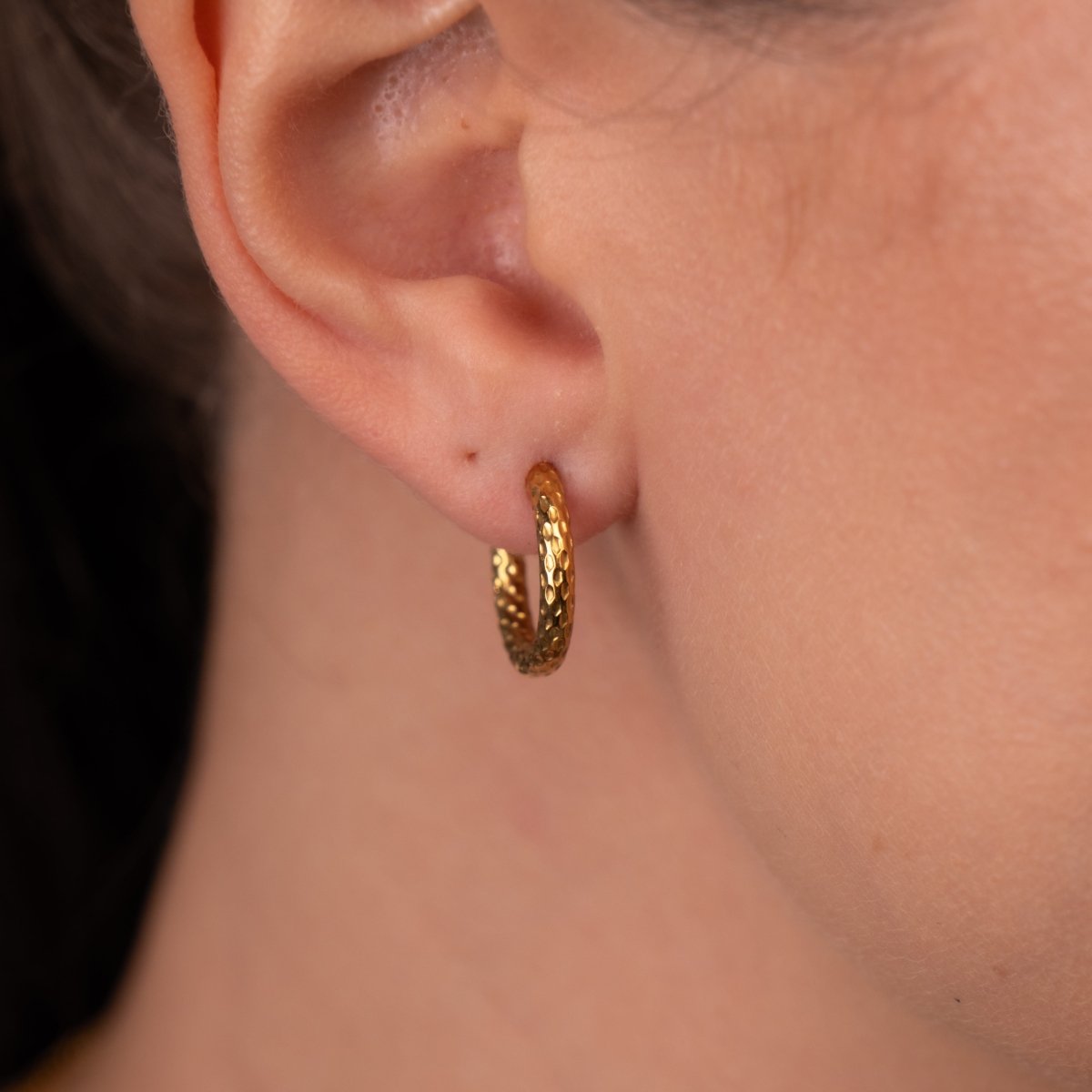 Hoop Earrings Textured Hoop Earrings 18K Gold-Plated in 18K gold-plated – Meiva earrings view 3