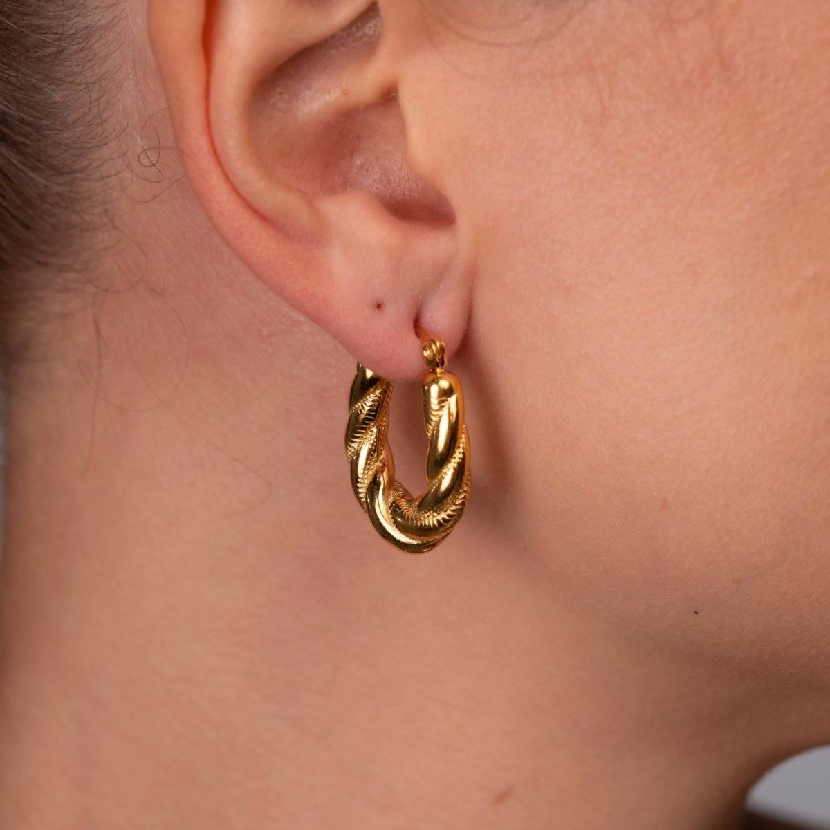 Hoop Earrings Twisted Hoop Earrings 18K Gold-Plated in 18K gold-plated – Meiva earrings view 5