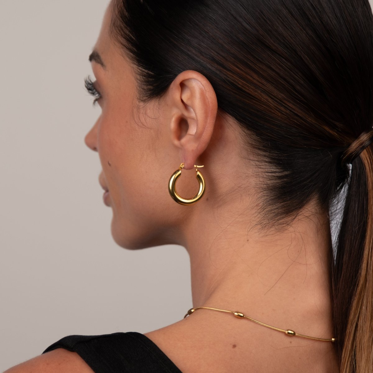 Hoop Earrings Lele Medium Tube Hoop Earrings 18K Gold-Plated in 18K gold-plated – Meiva earrings view 4