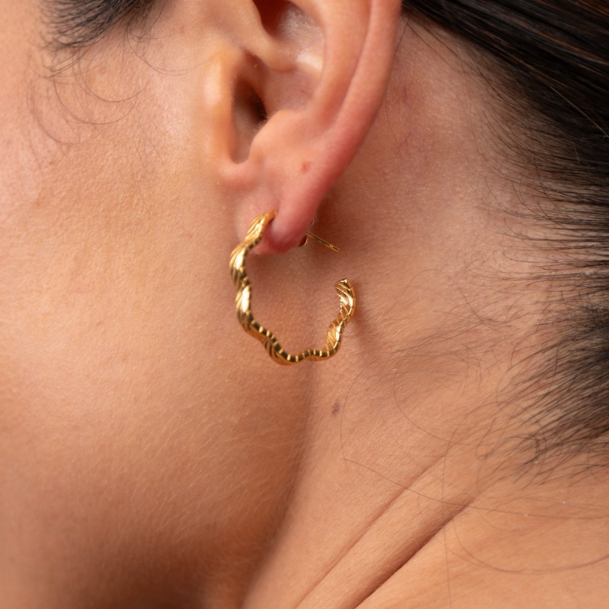 Hoop Earrings Wavy Texture Hoop Earrings 18K Gold-Plated in 18K gold-plated – Meiva earrings view 3