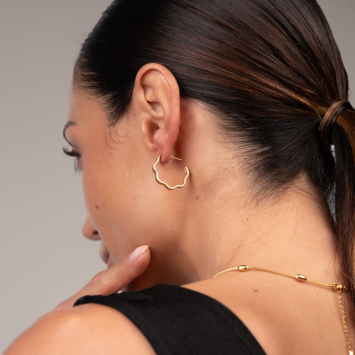 Hoop Earrings Wavy Texture Hoop Earrings 18K Gold-Plated in 18K gold-plated – Meiva earrings view 4